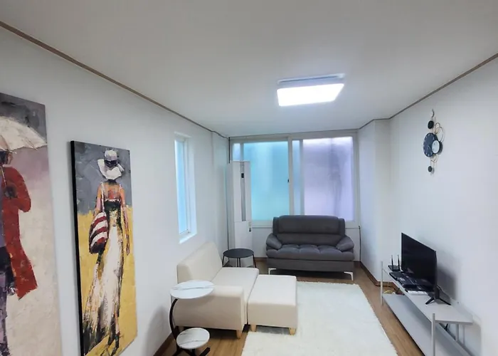 빌라 Newly Renovated Modern #11
